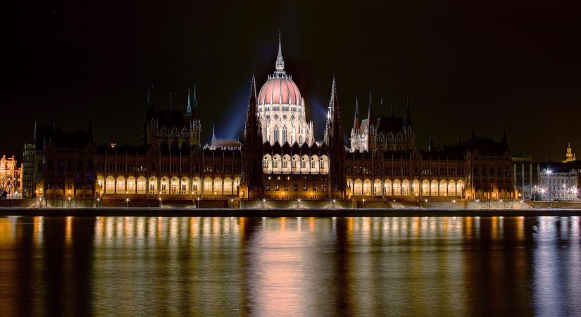 Gyász: három elhunyt magyar politikusra emlékezik ma az Országgyűlés