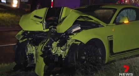 Videó: Gyorsan hazavágta apja vadiúj Ford Mustangját egy 20 éves ausztrál srác