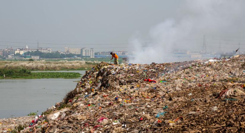 Vízzel égetik el a műanyagot abban az üzemben, ahol a világon elsőként bármilyen plasztikot újra tudnak hasznosítani