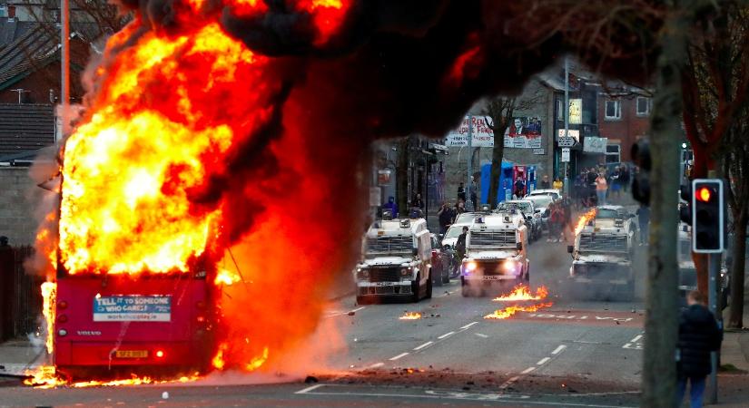 Észak-Írországban a hatodik napja zajlanak erőszakos összecsapások a brexit miatt