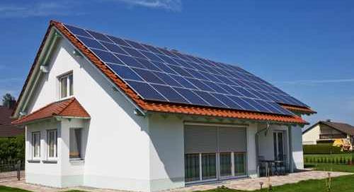 Kétszázezer lakossági napelemes rendszert akar az Energiahivatal