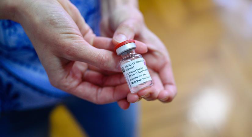 Magyar szakértők válaszoltak: ne szedjünk aszpirint az AstraZeneca oltás után