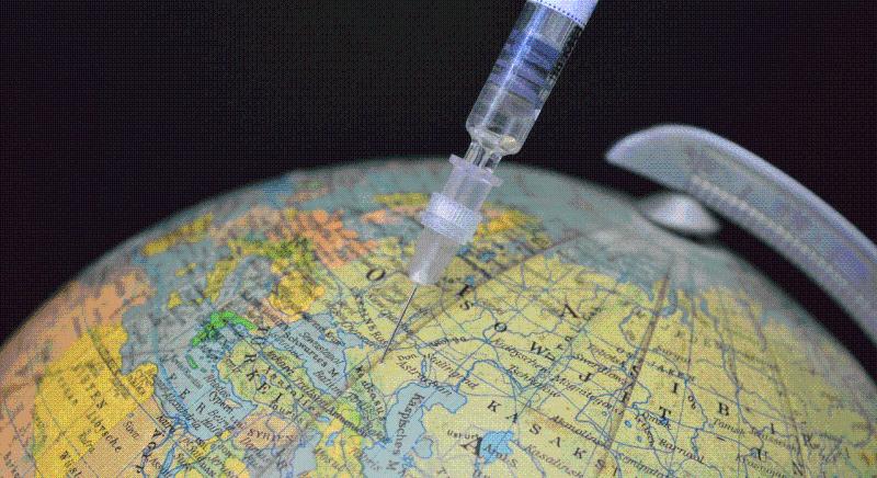 Jön egy újabb vakcina – erről volt szó a mai operatív törzsön
