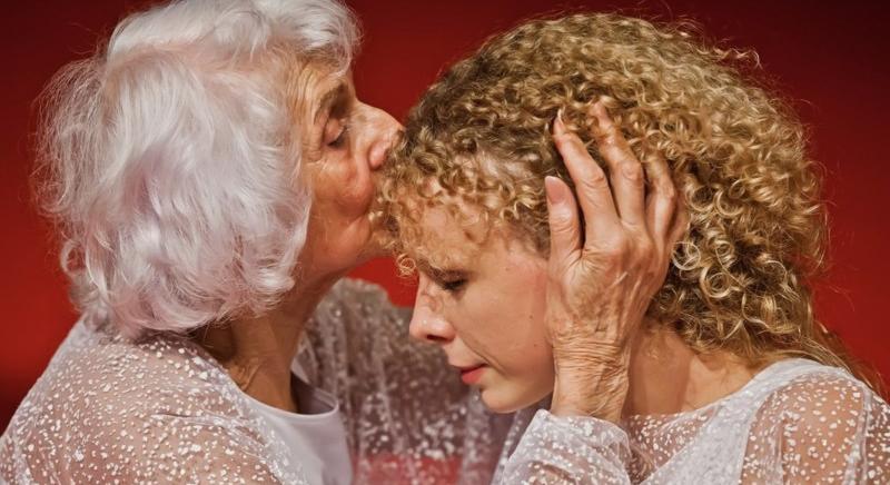 Online a Sóvirág – Egy 93 éves Holokauszt-túlélő és egy fiatal táncosnő duettje