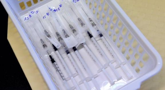 A vakcinák aránytalan elosztását kifogásolta a WHO vezetője