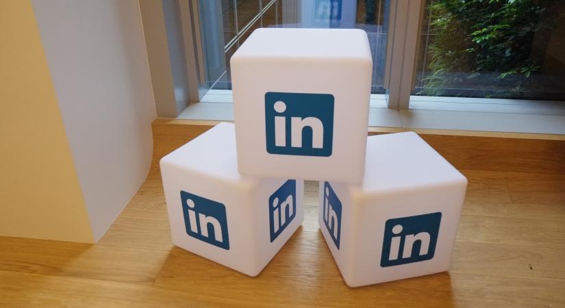 500 millió LinkedIn-felhasználó adatát árulják a weben, a tiéd köztük van?