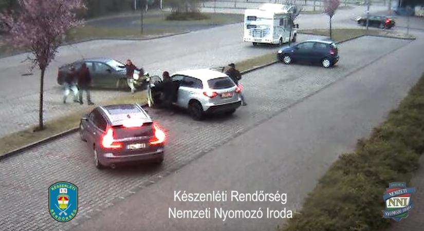 Győrben csaptak le a pedofil férfira: videón az elfogás!