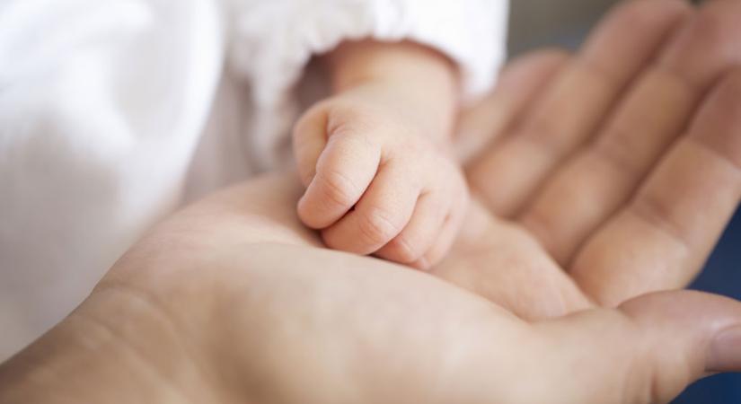 Egy TikTok-videóban mutatták meg a több mint 6 kilós ausztrál újszülöttet