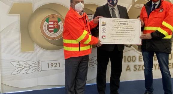 Egymillió forinttal támogatja a mentősöket a Magyar Birkózó Szövetség