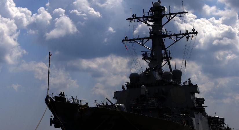 Éleződik az ukrán-orosz viszály, amerikai hadihajók tartanak a Fekete-tengerre