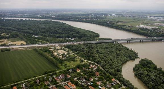 Halálos hajóbaleset történt a Duna egyik mellékágán