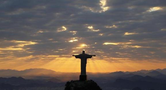 Lekörözik a riói Megváltó Krisztus-szobrot egy brazil kisvárosban