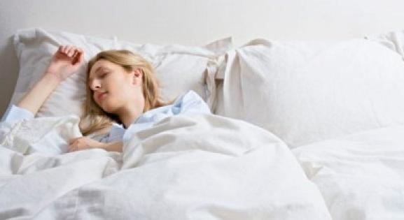 Befolyásolhatja a fogékonyságunkat a vírusra az, hogy hogyan alszunk.