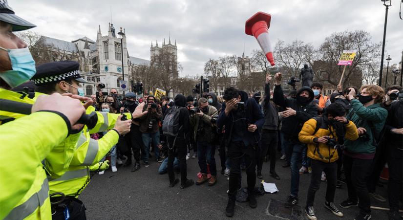 Kill the Bill: azért tüntetnek a britek, hogy a jövőben is tüntethessenek