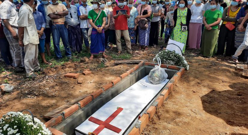 Mianmarban a hadsereg pénzt számol fel azoknak, akik vissza akarják kapni a tüntetések során elhunyt hozzátartozóik holttestét