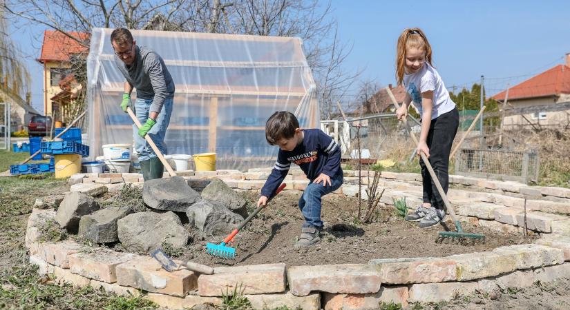 Nyitott birtokkal várják a kertészkedni vágyókat Győrújfalun