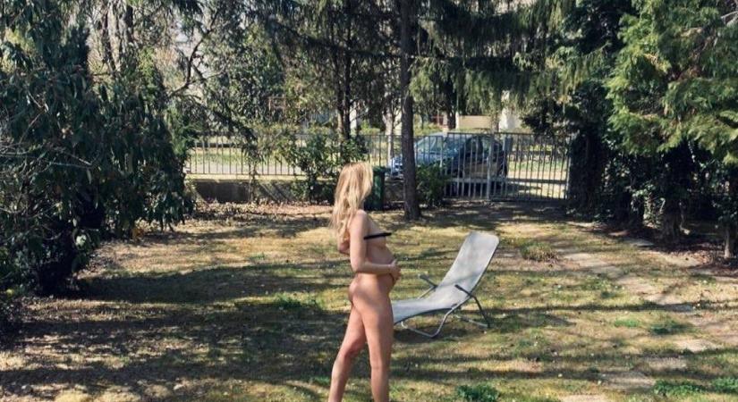 Mihalik Enikő kiment a kertbe meztelenül
