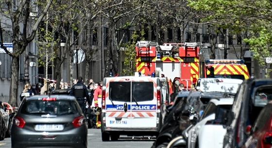 Lövöldözés volt egy francia oltópontnál, a támadó motorra pattanva elmenekült