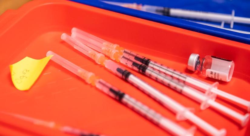 19,5 euróra nőtt a Pfizer-vakcinák ára a bolgár miniszterelnök szerint