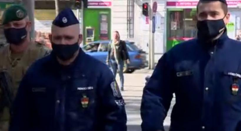 Két hős rendőr mentette meg a 15 éves fiú életét Budapesten – videó