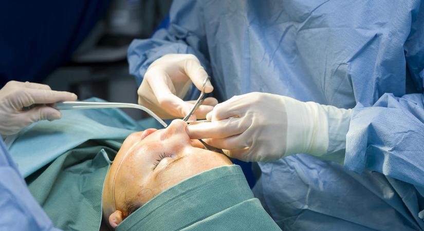 A pandémia világszerte fellendítette a plasztikai sebészetek forgalmát