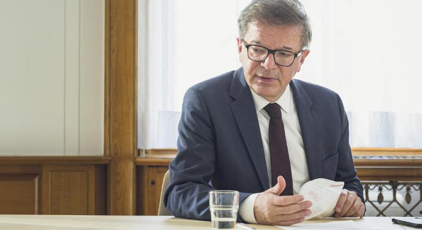 Sírva mondott le az osztrák egészségügyi miniszter