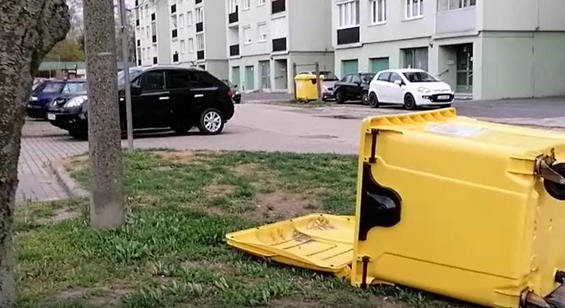 Tombol a szél Székesfehérváron – A kukákat sem kíméli, vigyázzanak autóikra! (videó)
