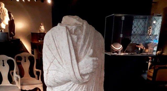 Szolgálaton kívüli olasz rendőrök füleltek le egy lopott római szobrot Brüsszelben