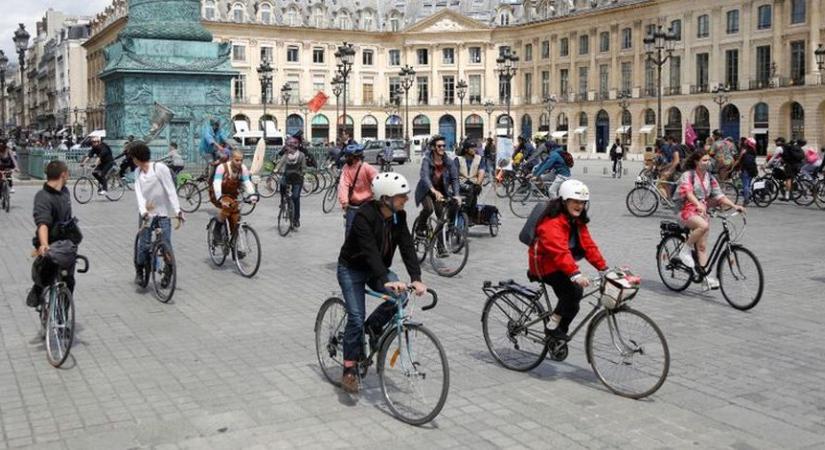 Franciaország pénzt adna a tulajdonosoknak, hogy régi autóikat elektromos kerékpárra cseréljék