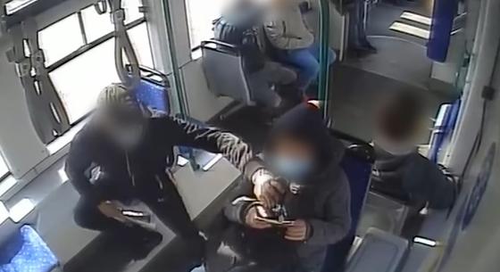 Elfogták a férfit, aki mobilokat rántott ki az utasok kezéből az 1-es villamos vonalán