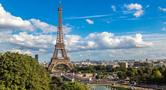 Párizs kvótához kötné a rövidtávú lakáskiadást a turisztikai zónákban