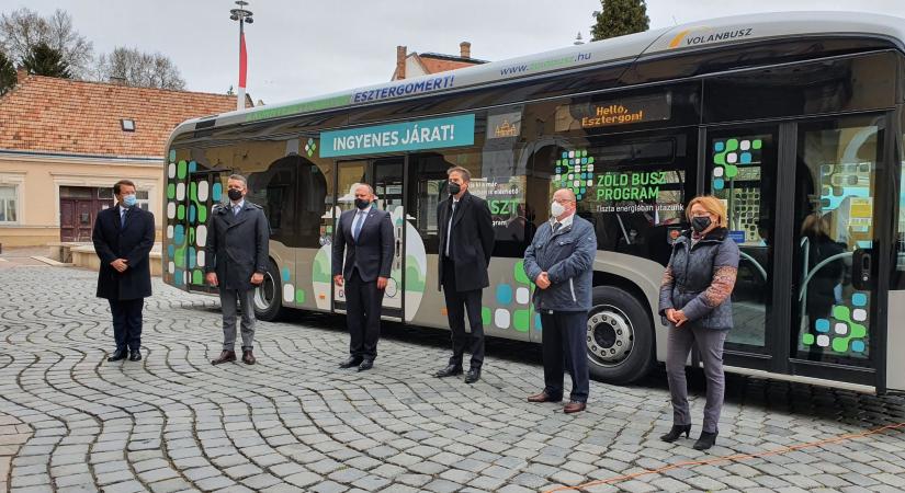 Új mérföldkőhöz érkezett Esztergom, elektromos busz állt forgalomba a városban (Fotók)