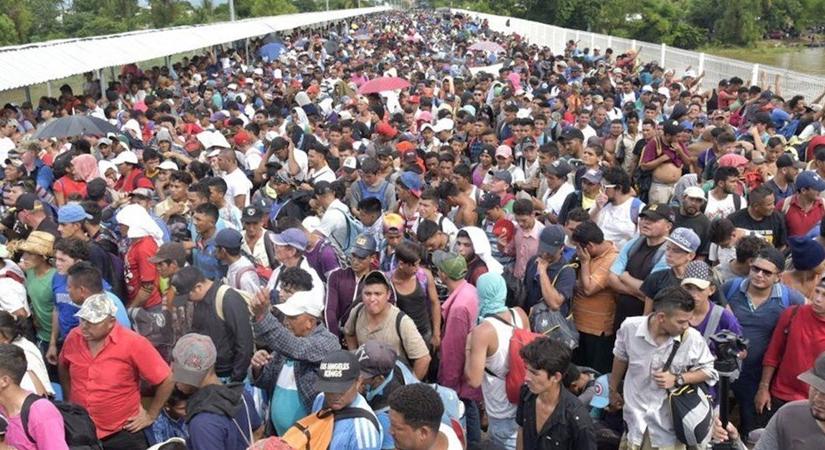 Rengeteg az illegális migráns, megerősíti határvédelmét az USA