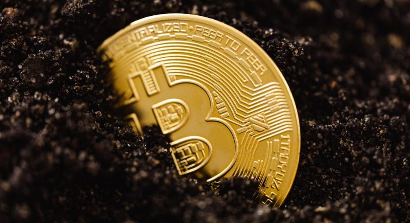 Kilőtt a bitcoin árfolyama, 63 000 dollár felett a kriptovaluta