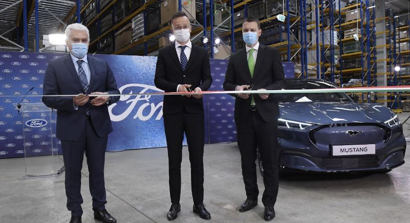 Átadták a Ford regionális logisztikai központját Biatorbágyon