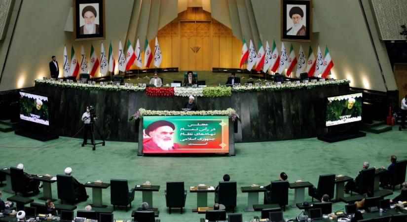 Leállítja Irán több téren az együttműködést az EU-val a szankciók kiterjesztése miatt