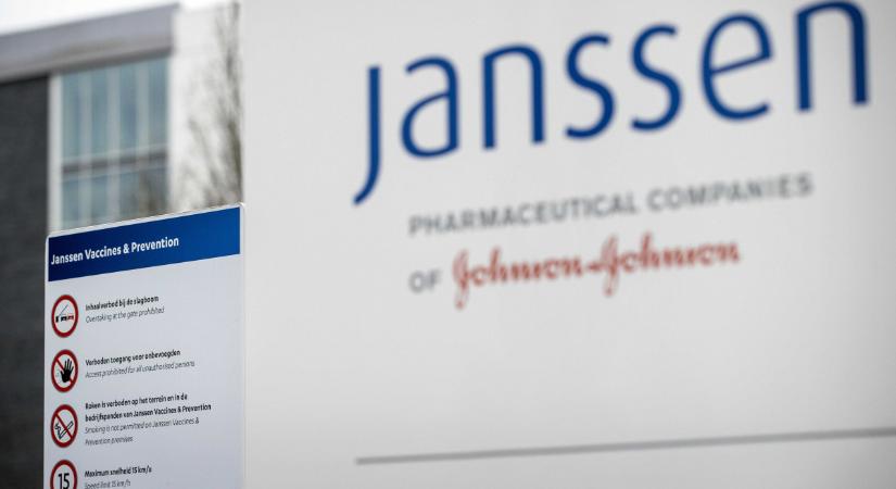 Amerika leáll a Janssen-oltással, Európába késleltetik a szállításokat