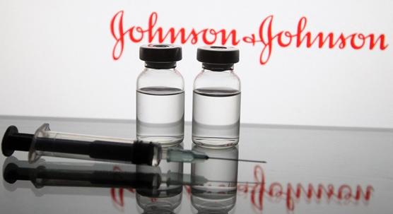 Európai Gyógyszerügynökség: nincs bizonyíték az összefüggésre a Johnson & Johnson vakcinája és a vérrögképződéses esetek között