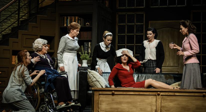 A Nyolc nő a Jászai Mari Színházban