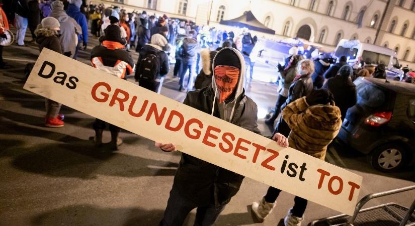 A demokratikus rend lebontása miatt aggódik a német titkosszolgálat