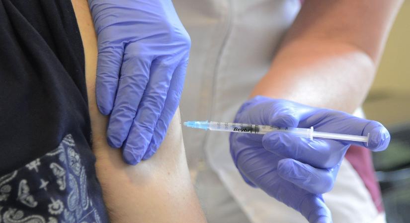 Kemenesi: Nem éri meg elutasítani a felajánlott vakcinát és várni egy másikra a jelenlegi vírushelyzetben