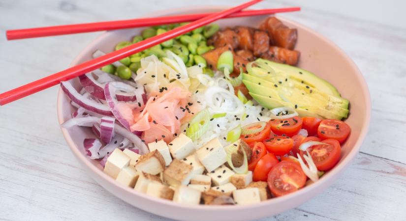 Mutatjuk, hogyan készítheted el Hawaii legmenőbb ételét, a Poké bowl-t