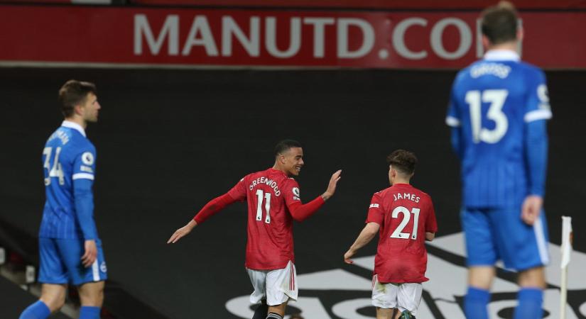 Színt cseréltek a Manchester United stadionjában, mert nem találták egymást a focisták