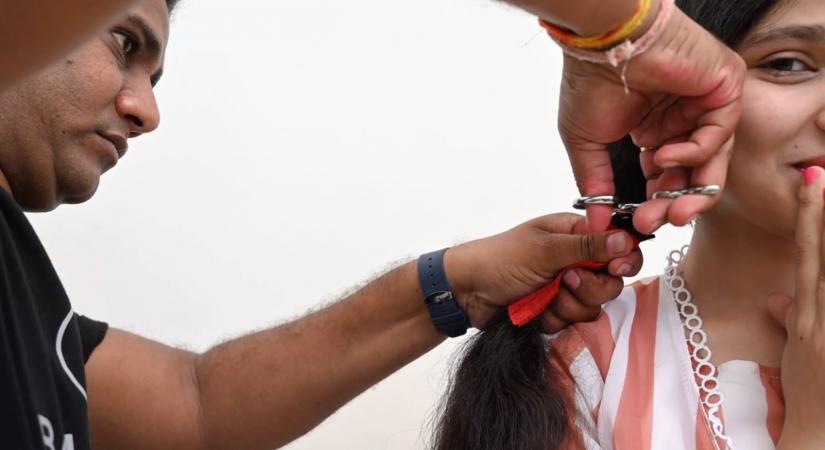NYISSZ: levágták a 18 éves lány világrekorder haját - így néz ki most! - Fotók
