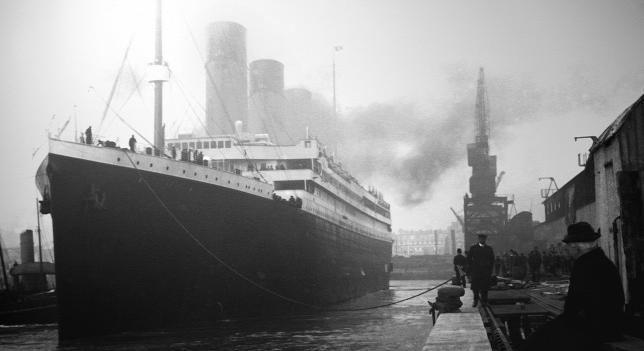 Miért nem kapta meg a süllyedő Titanic vészjelzését a közelében lévő hajó?