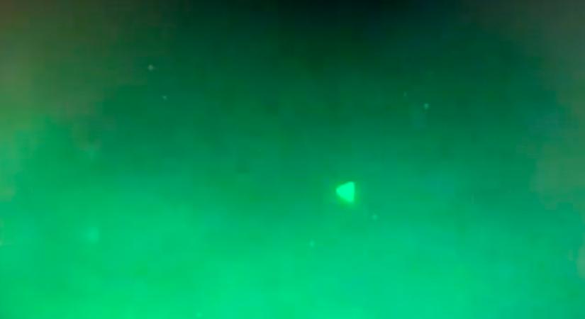 NYILVÁNOS A VIDEÓ: különös UFO bukkant fel a haditengerészet felvételén!