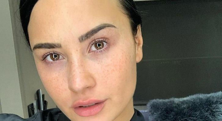Demi Lovato úgy véli, hogy smink nélkül a legszebb