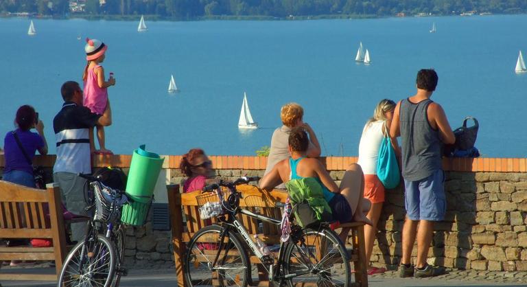 Egyre több a kerékpáros turista a Balatonnál