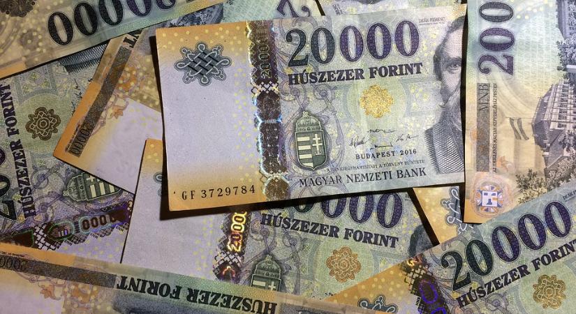 Közel 6 ezer milliárd forintot tart otthon a magyar lakosság