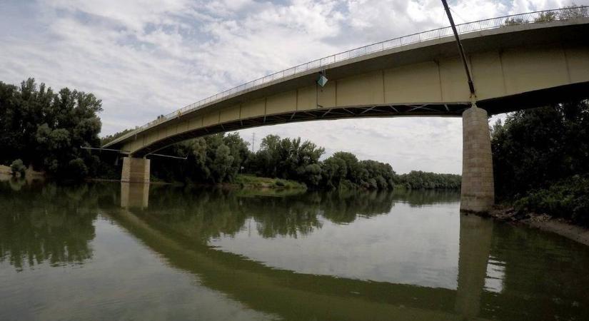 Hétfőn kezdik javítani az algyői Tisza-hidat